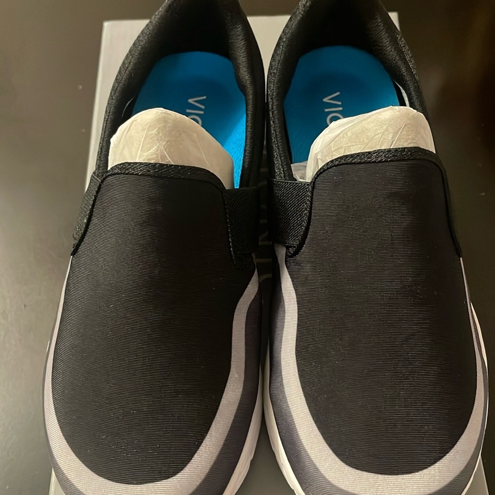 Vionic Nalia Blk/Gry Mesh Slip on Sneakers Size 6 -  Gently Used